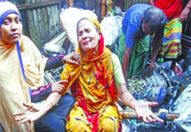 রাজধানীতে পলিথিন কারখানায় আগ্নিকাণ্ড, দগ্ধ ৩