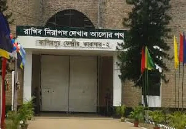 কারাগারের পথে মীর কাসেম আলীর পরিবার
