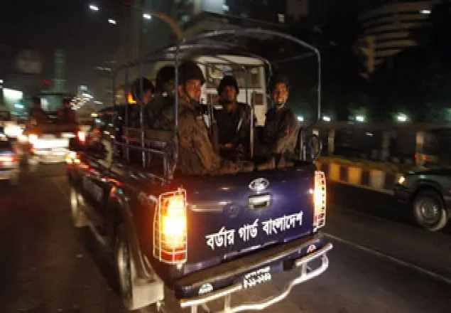 কাশিমপুরে ৪ প্লাটুন বিজিবি, 'রেড এলার্ট' জারি