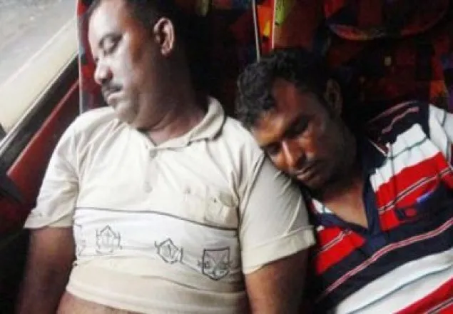 চেতনানাশক ওষুধ খাইয়ে দেড় লক্ষাধিক টাকা লুট 