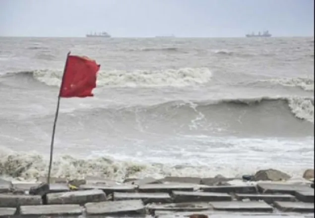 সমুদ্রবন্দরে ৩ নম্বার সতর্কতা সংকেত