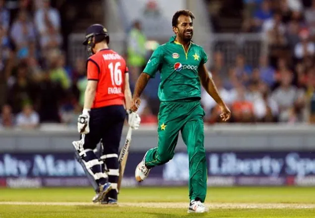 ইংল্যান্ডকে ৯ উইকেটে হারাল পাকিস্তান