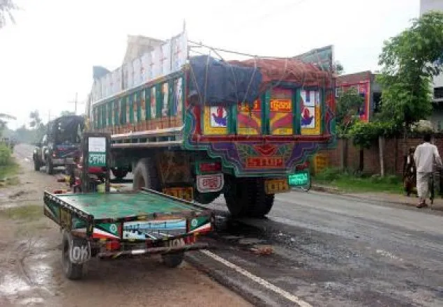 ঝিনাইদহে ট্রাক-নসিমন সংঘর্ষে চালক নিহত 