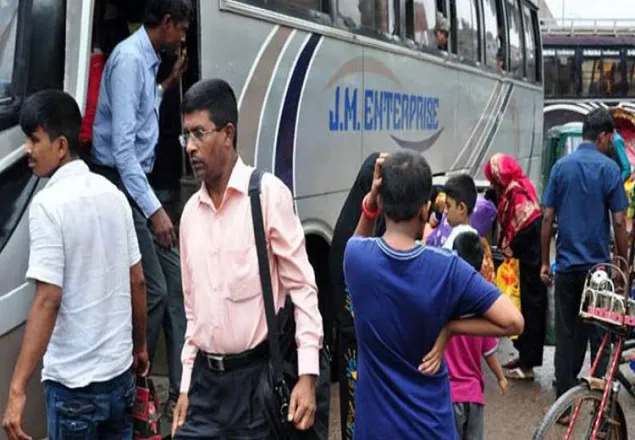 সায়েদাবাদে উপচেপড়া যাত্রী, সংকট টিকিটের