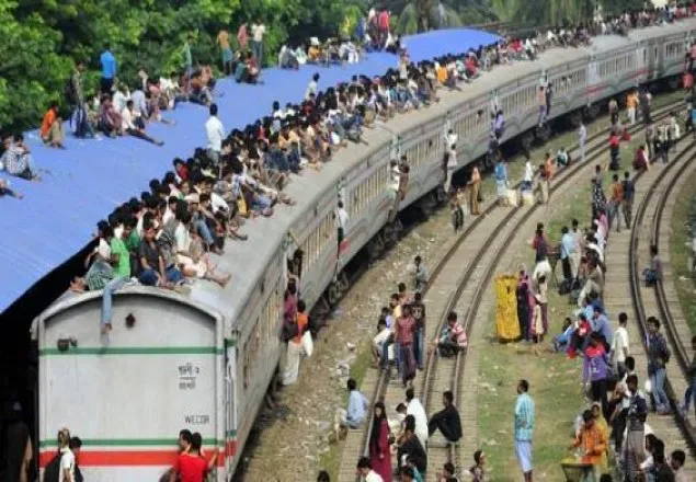 সিরাজগঞ্জে ট্রেনের ছাদ থেকে পড়ে আহত ২০