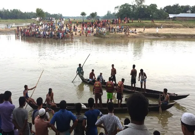 রামুতে নৌকা ডু্বি, দু'স্কুল ছাত্র নিখোঁজ