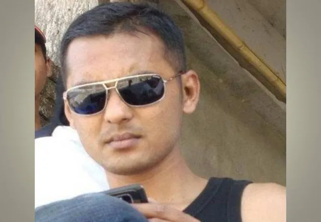 এমপিপুত্রকে গণপিটুনি, তরুণীসহ উদ্ধার