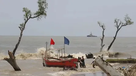 লঘুচাপের প্রভাবে উপকূল এলাকায় ঝড়সহ বজ্রবৃষ্টির শঙ্কা, ৩ নম্বর সংকেত