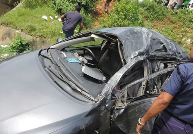 প্রাইভেট কার নিয়ন্ত্রণ হারিয়ে বিদ্যুতের খুঁটিতে ধাক্কা, নিহত ২