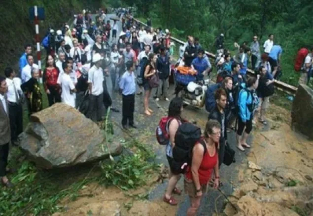 ভিয়েতনামে ভূমিধসে নিহত ৩, নিখোঁজ ৪