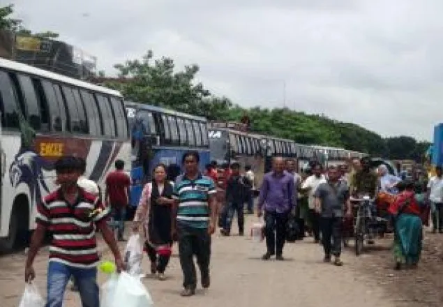 পাটুরিয়া-দৌলতদিয়ায় পাড়ের অপেক্ষায় ৫০০ গাড়ি