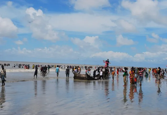 কুয়াকাটায় পর্যটকদের কাছ থেকে অতিরিক্ত রুম ভাড়া আদায়