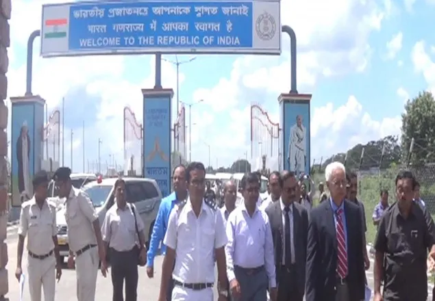 আমদানি-রফতানি গতিশীল করতে বেনাপোল-পেট্রাপোল বন্দর পরিদর্শন