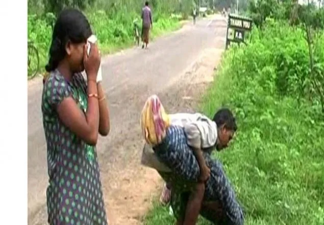 স্ত্রীর লাশ কাঁধে বহন কারীকে বাহরাইনের রাজার উপহার