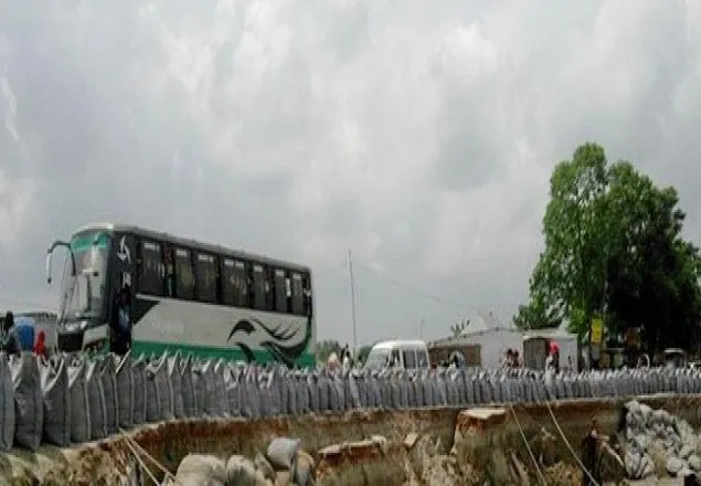 দৌলতদিয়া দুটি ঘাট বন্ধ, ৬ কিলোমিটার যানজট
