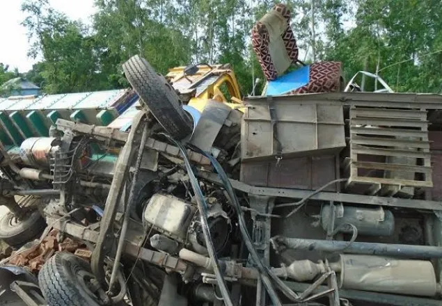 টাঙ্গাইলে পৃথক সড়ক দুর্ঘটনায় নিহত ৬