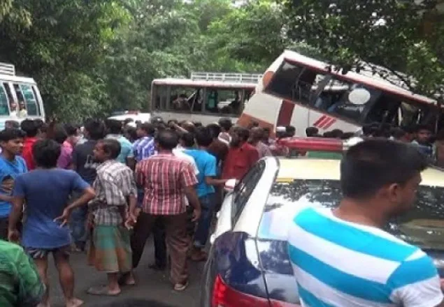 টাঙ্গাইলে বাস-ট্রাকের মুখোমুখি সংঘর্ষে নিহত ৪, আহত ২৫