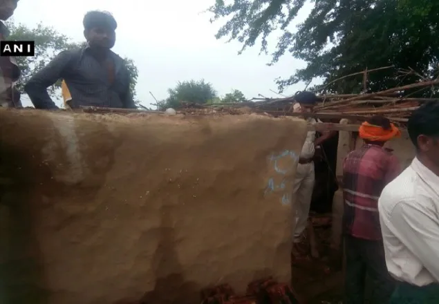 ভারতের মধ্যপ্রদেশে বাড়ি ধসে নিহত ৬