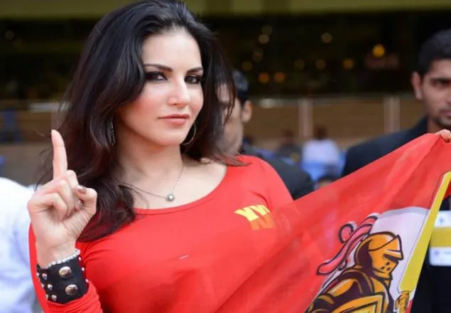 নিজের তথ্যচিত্র ভারতে দেখাতে চায় না সানি লিওন