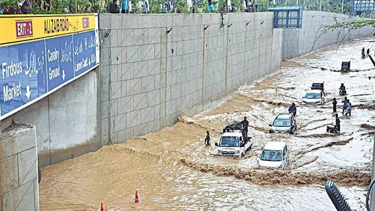 ভারী বৃষ্টিতে পাকিস্তানে ৯ জনের মৃত্যু
