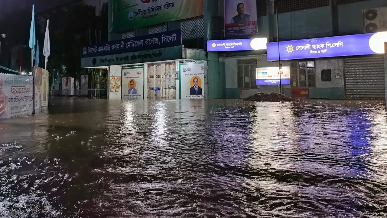 ফের জলমগ্ন সিলেট, ওসমানী মেডিকেলে আতঙ্ক