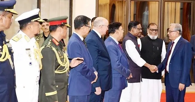 স্বাস্থ্য পরীক্ষা শেষে দেশে ফিরলেন রাষ্ট্রপতি