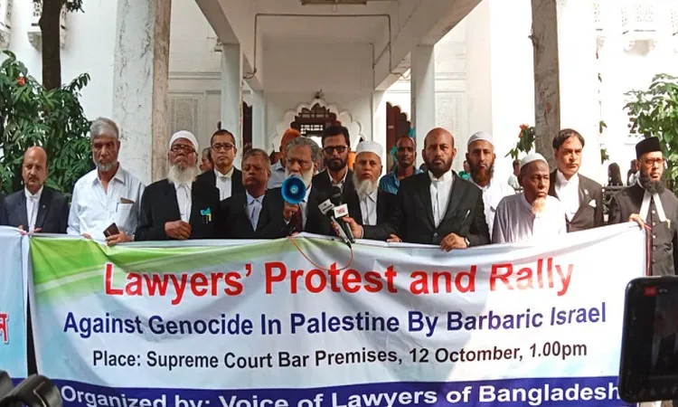 ইসরায়েলি গণহত্যার প্রতিবাদে সুপ্রিম কোর্টে আইনজীবীদের বিক্ষোভ