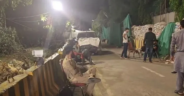 ইমরান খানের বাড়ি ঘিরে উত্তেজনা, দুপুরের পর অভিযান