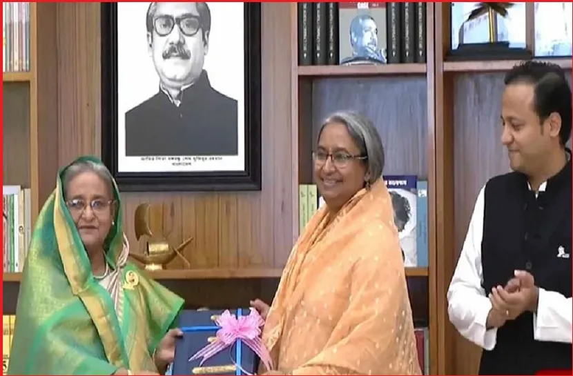 প্রধানমন্ত্রীর কাছে এসএসসির ফল হস্তান্তর