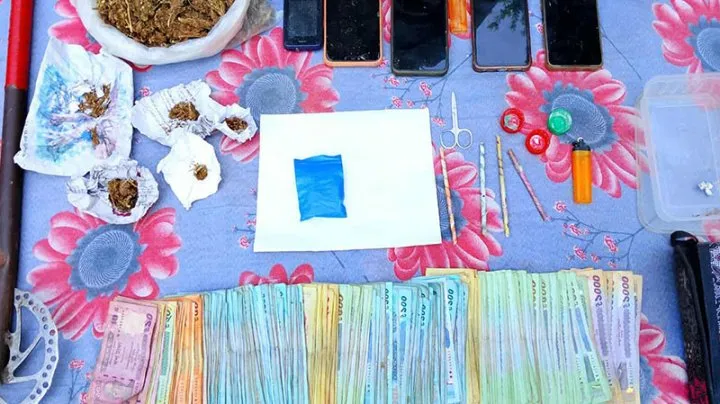 ছয় কোটি টাকার মাদক ও অস্ত্রসহ আটক ৩