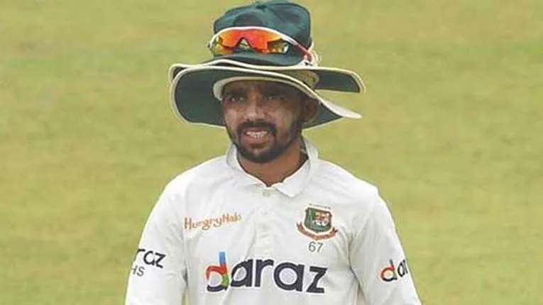টেস্টে অধিনায়কত্ব ছাড়লেন মুমিনুল