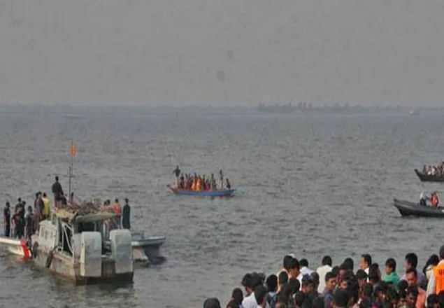 বরিশালে লঞ্চডুবি: ২ নারীর মরদেহ উদ্ধার, নিখোঁজ ২৫