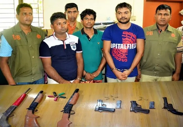 কুমিল্লায় অস্ত্রসহ গ্রেফতার ৩