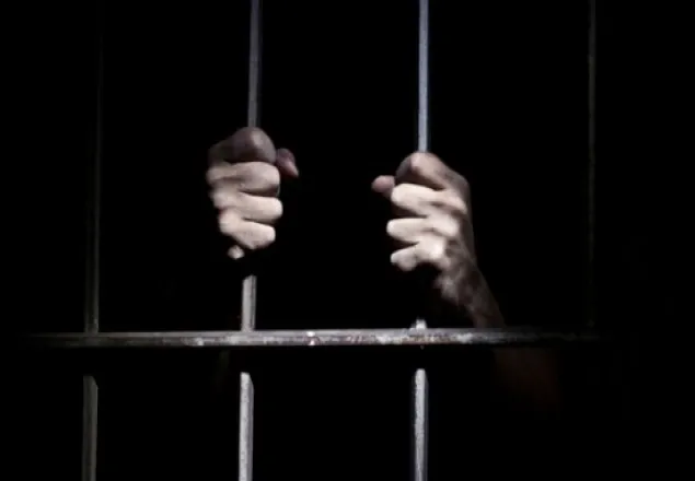 নড়াইলে মিথ্যা মামলা করায় বাবা ও মেয়ে কারাগারে
