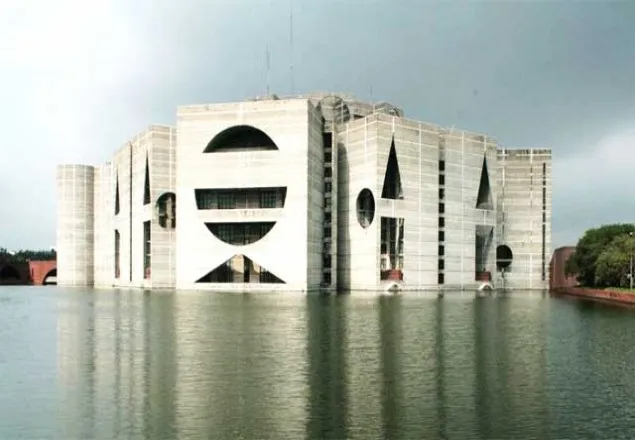 সংসদে সচিবকে কর্মচারীর মারধর