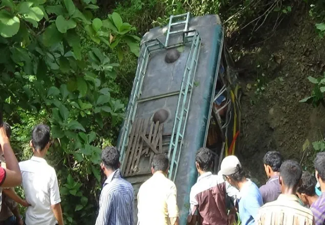 খাগড়াছড়িতে বাস খাদে পড়ে মা-ছেলেসহ নিহত ৫, আহত ৩০