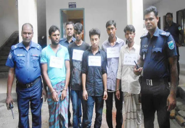 কালীগঞ্জে দুই মাদক ব্যবসায়ীসহ ৫ আসামি গ্রেফতার