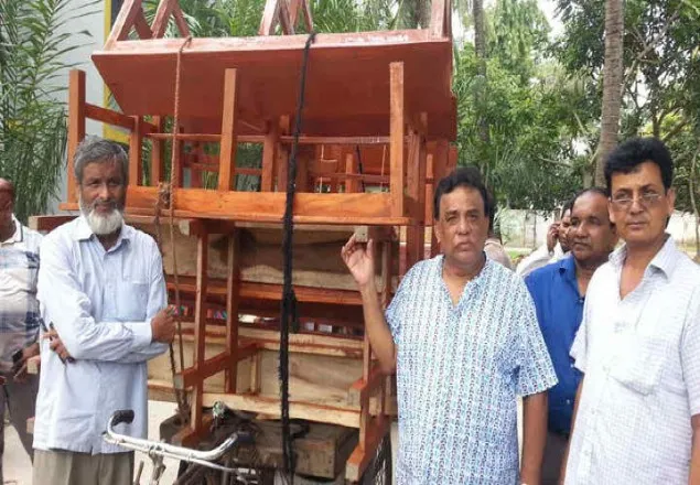 ঝিনাইদহে ৫০ শিক্ষা প্রতিষ্ঠানে বিনামূল্যে বেঞ্চ বিতরণ
