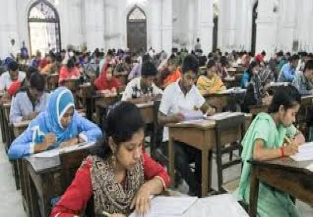 সারা রাত বাসে ঘুমিয়ে পরদিন পরীক্ষা দিলেন ছাত্রীরা