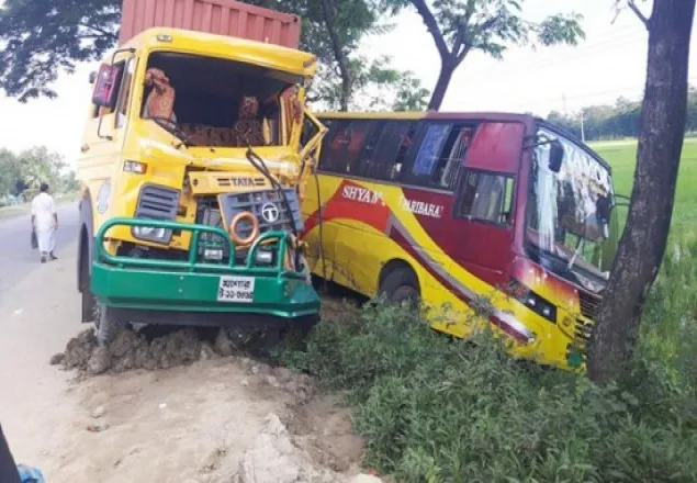 মিরসরাইয়ে সড়ক দুর্ঘটনায় নিহত ৫