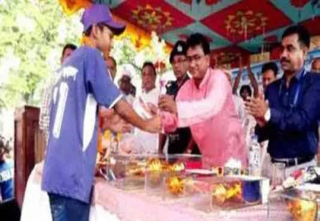 ঝিনাইদহের কালীগঞ্জে ফুটবলে চ্যাম্পিয়ন খেলয়ারদের সংবর্ধনা প্রদান