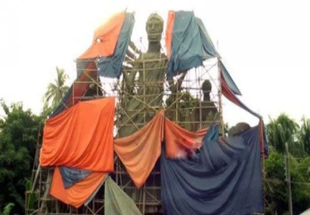 নোয়াখালিতে এ বার ৭১ ফুটের সবচেয়ে বড় দুর্গা প্রতিমা