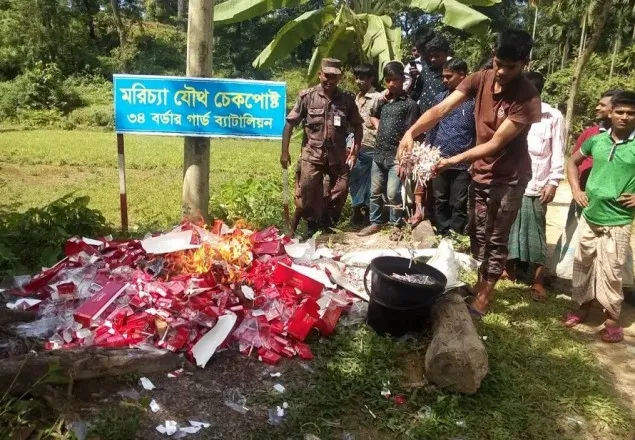 মরিচ্যা চেকপোষ্টে উদ্ধারকৃত সিগারেট পুঁড়িয়ে ধ্বংস করল বিজিবি