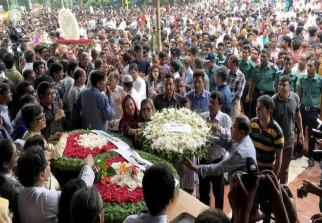 কবির মরদেহে হাজার মানুষের শ্রদ্ধা
