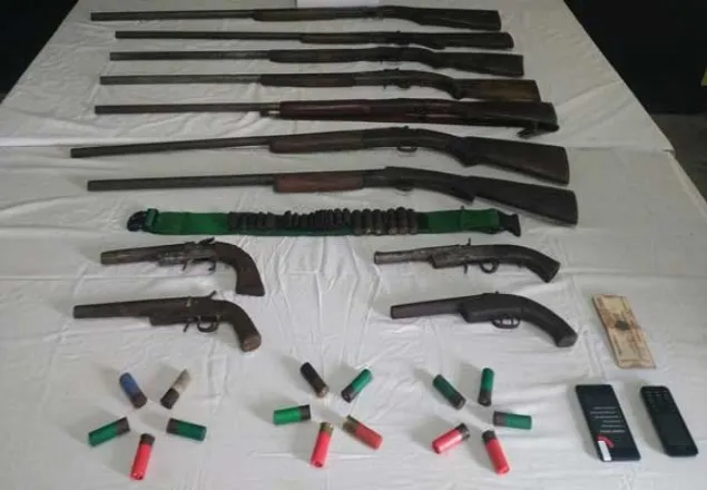 কক্সবাজারে ১১টি অস্ত্রসহ ডাকাত গ্রেফতার