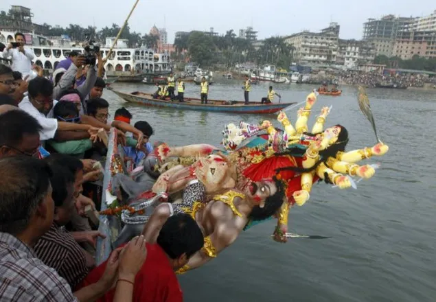 রাত ৯টার মধ্যে প্রতিমা বিসর্জনের আহ্বান