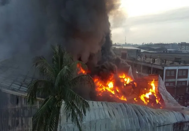 যমুনা স্পিনিং কারখানায় আগুন