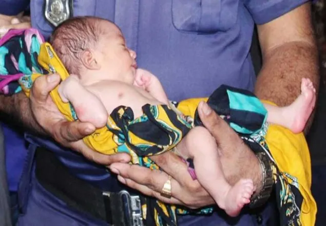 এবার ব্যাগের ভেতরে নবজাতকের কান্না