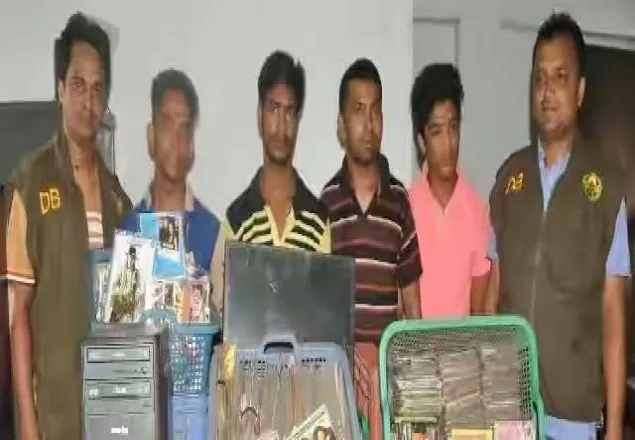 চট্রগ্রামে বিপুল পরিমান অশ্লীল ক্যাসেট ও বই উদ্ধার, গ্রেফতার ৪