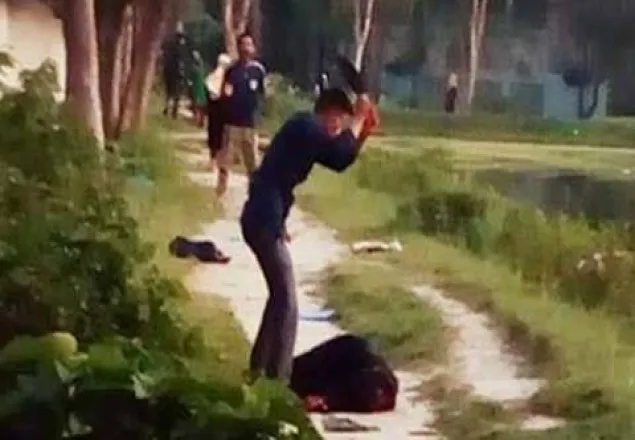 ছাত্রলীগ নেতার কোপে আহত খাদিজা লাইফ সাপোর্টে